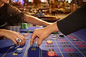Panel promosi jnt 777 menampilkan bonus mingguan dan turnamen Qiu Qiu
